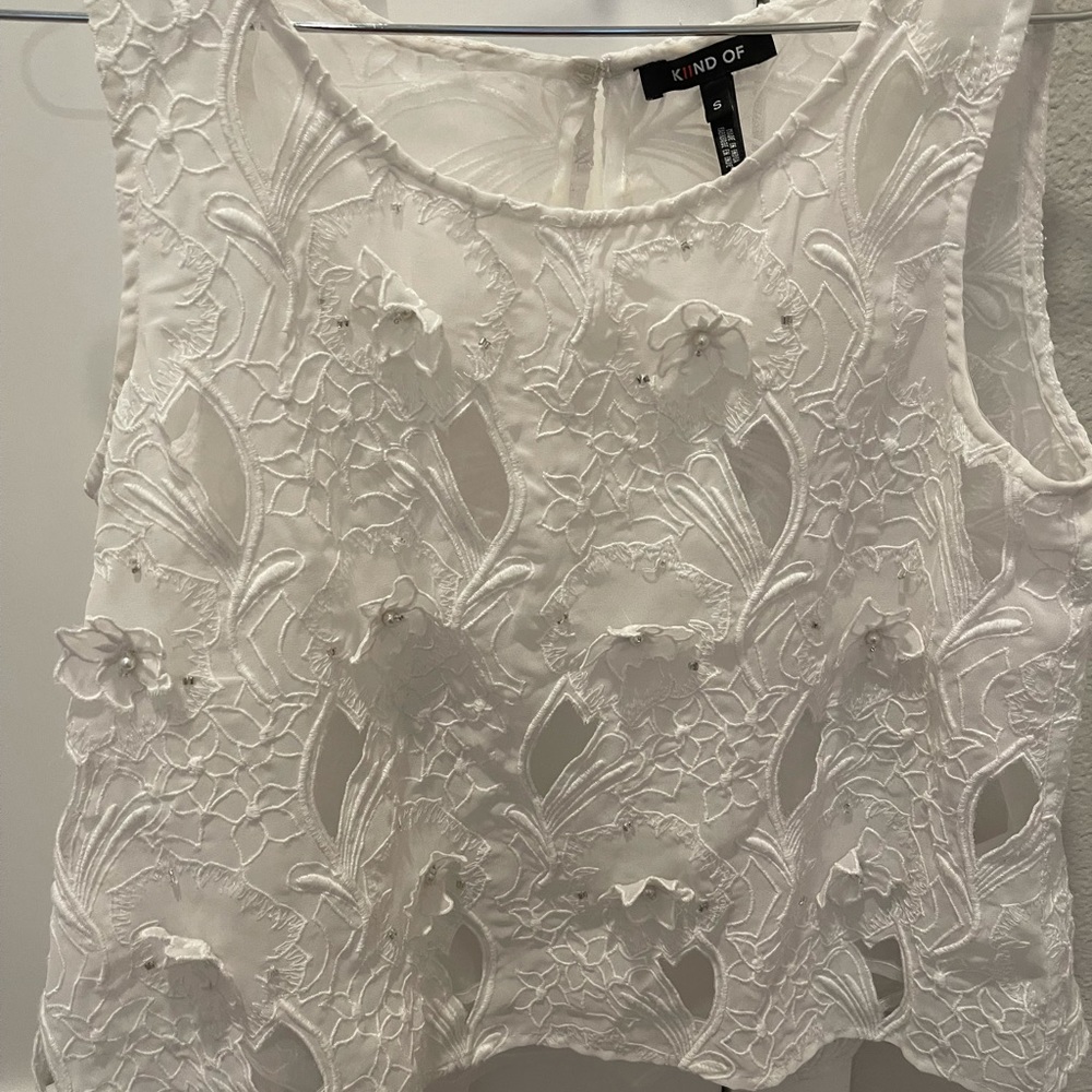 Modcloth white pearl flowers tank